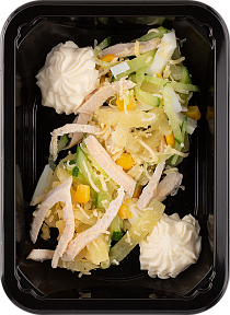 Салат с курицей и ананасами